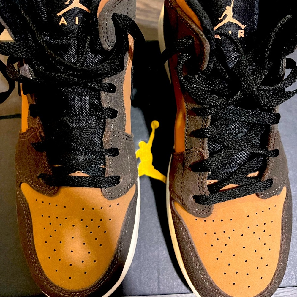 Jordan Mid